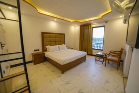 Roomph Premium Al Noor Airport Road