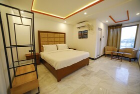 Roomph Premium Al Noor Airport Road