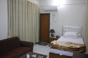 Pakistan Club Inn