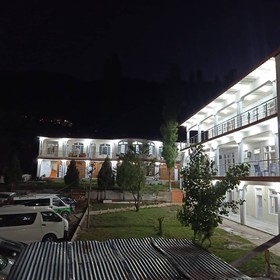 Four Star Hotel & Restaurant
