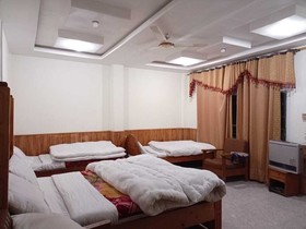 Four Star Hotel & Restaurant