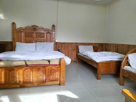 Four Star Hotel & Restaurant