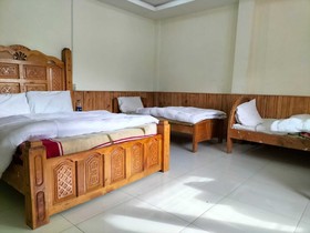 Four Star Hotel & Restaurant
