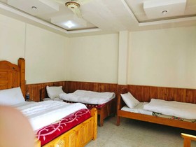 Four Star Hotel & Restaurant