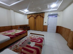 Four Star Hotel & Restaurant