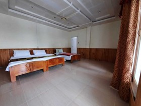 Four Star Hotel & Restaurant