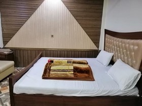 Madina Tower Hotel & Restaurant