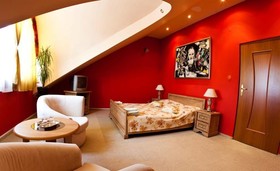 Everest Hotel & Restaurancia