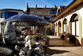 Everest Hotel & Restaurancia