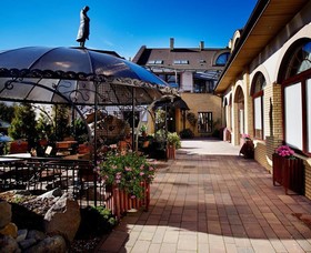 Everest Hotel & Restaurancia