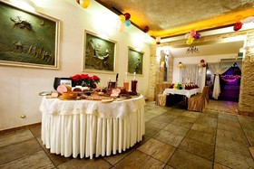 Everest Hotel & Restaurancia