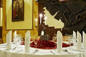 Everest Hotel & Restaurancia