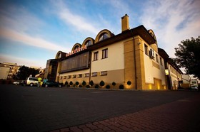 Everest Hotel & Restaurancia