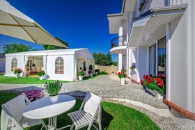 Villa Harmonia Bed & Breakfast