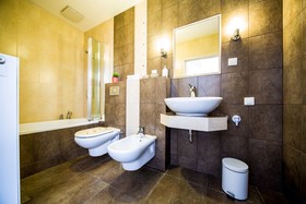 FriendHouse Apartments