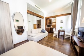 FriendHouse Apartments
