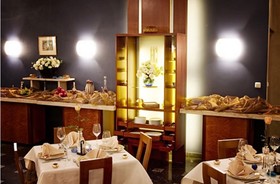 Hotel H12