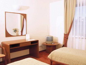 Hotel H12