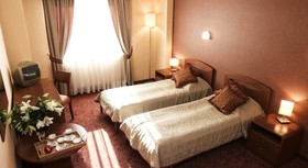 Hotel H12