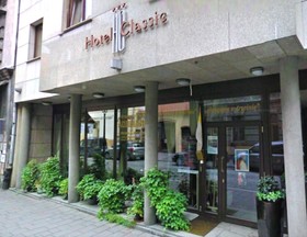 Hotel H12