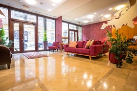 Hotel H12