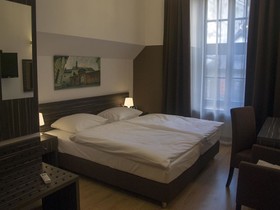 Pergamin Apartments
