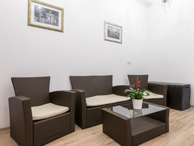 G12 Aparthotel