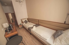 G12 Aparthotel