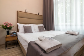G12 Aparthotel