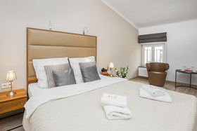 G12 Aparthotel