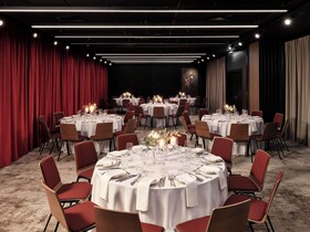 Radisson Red Hotel & Radisson Red Apartments Krakow