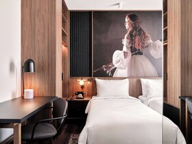 Radisson Red Hotel & Radisson Red Apartments Krakow