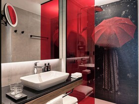 Radisson Red Hotel & Radisson Red Apartments Krakow