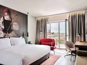 Radisson Red Hotel & Radisson Red Apartments Krakow