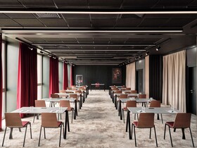 Radisson Red Hotel & Radisson Red Apartments Krakow