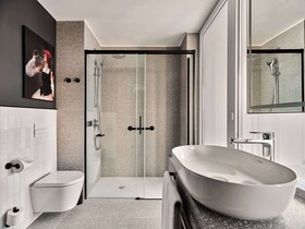 Radisson Red Hotel & Radisson Red Apartments Krakow