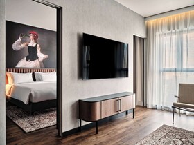 Radisson Red Hotel & Radisson Red Apartments Krakow