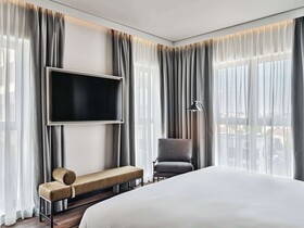 Radisson Red Hotel & Radisson Red Apartments Krakow
