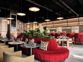 Radisson Red Hotel & Radisson Red Apartments Krakow
