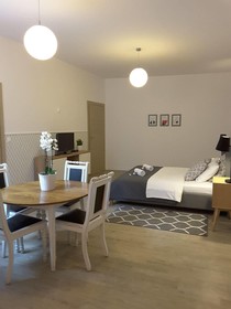 Blooms Boutique Hostel Inn & Apartments