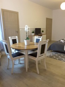 Blooms Boutique Hostel Inn & Apartments