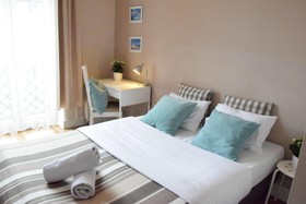 Blooms Boutique Hostel Inn & Apartments
