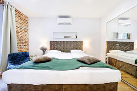 Cinema Hostel & Apartments