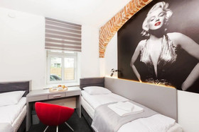 Cinema Hostel & Apartments