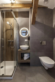 Cinema Hostel & Apartments