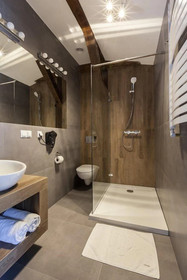 Cinema Hostel & Apartments