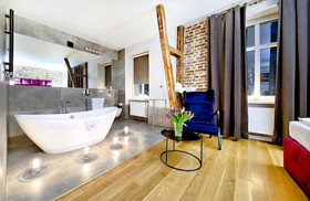 Cinema Hostel & Apartments