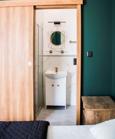 Elegant Hostel & Apartments