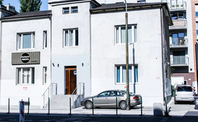 Elegant Hostel & Apartments
