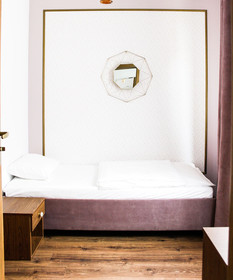 Elegant Hostel & Apartments